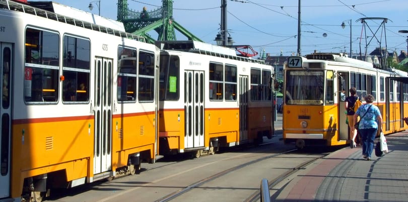 Városnéző villamos közlekedik a nyáron Budapesten