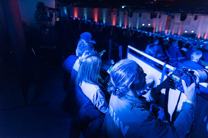 A Fidesz-kongresszuson újságíró nem mehet politikus közelébe