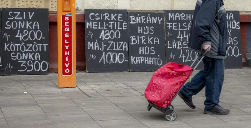 Tej, sertéscomb és társaik: van, ami több mint duplájára drágulna, ha a kormány kivezetné az árstopot