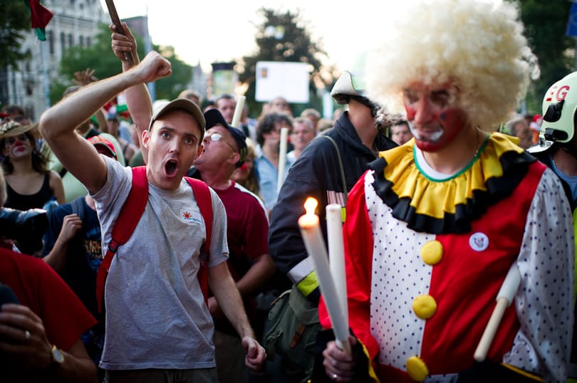 Félpályás útlezárásokkal demonstrálnak szerdán a szakszervezetek