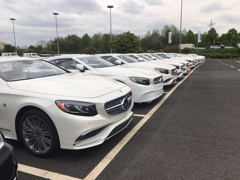 Elég ritka harminc darabot együtt látni a legritkább Maybach-Mercedesből