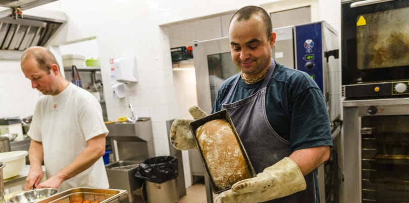 Egyre kevésbé bízunk egymásban, így aztán nem is segítünk másokon