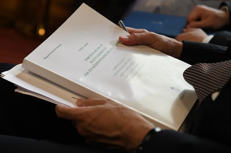 Újabb százmilliárdokat csoportosított át a kormány a költségvetésben