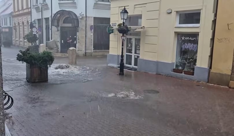 Villámárvizet okozott Pécsen a vihar – videó