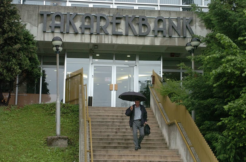 Március végéig eladja az állam a Takarékbankot