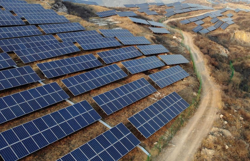 Tíz év alatt majdnem 90 százalékkal csökkent a napenergia ára