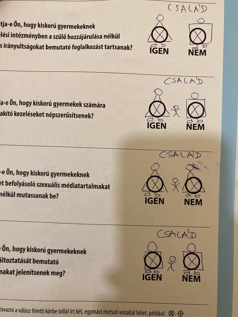 Ereszen csúszó Szájerrel és rúzsos Orbán Viktorral üzentek az érvénytelenül szavazók
