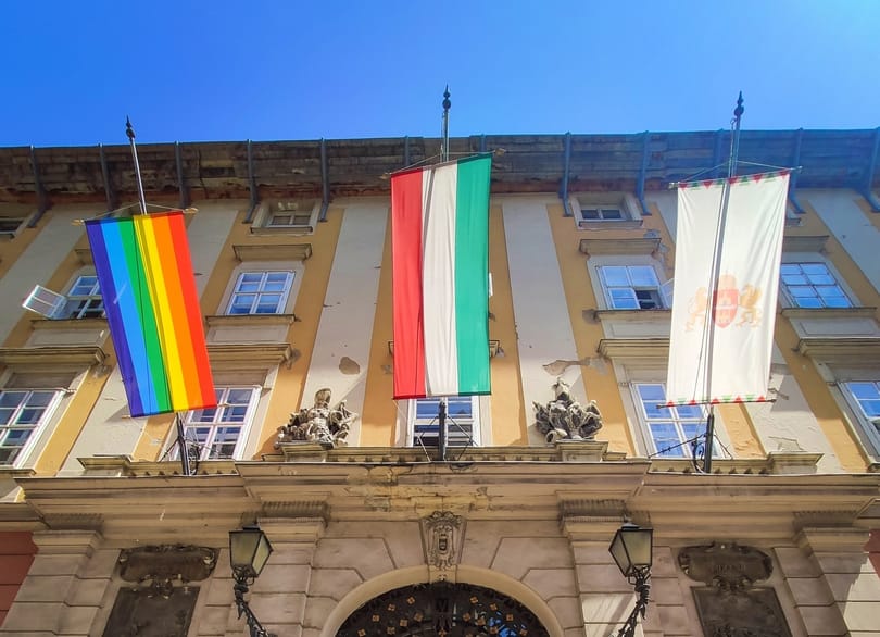 Idén is kitűzte Karácsony a szivárványos zászlót a budapesti Városházára