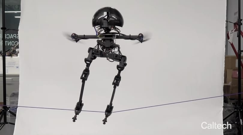 Gördeszkázik és átrepüli a lépcsőt az új amerikai robot – videó