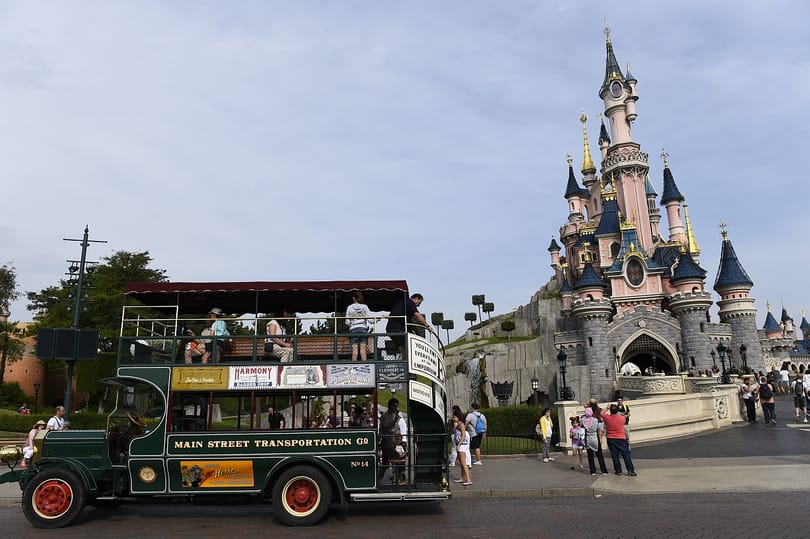 Fegyveres férfit fogtak el a párizsi Disney vidámparknál