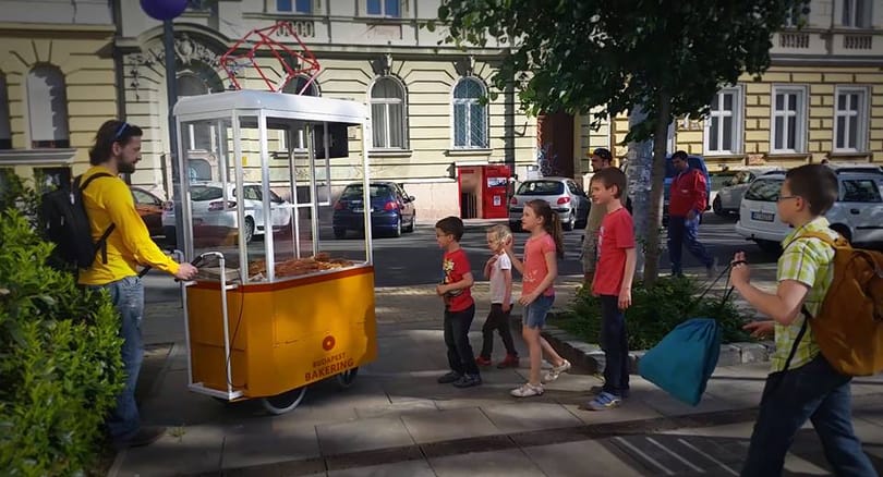 Miniatűr BKV járműveken érkezik az új street food őrület