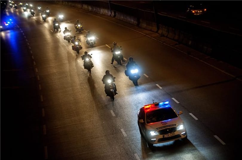 Fotók: éjszaka hazahozták az elhunyt magyar motorosokat