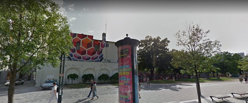 Kilenc év után eltűnt a budapesti Belváros ikonikus tűzfalfestménye