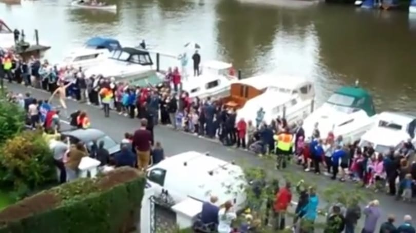 Botrányos közjáték az olimpiai láng útvonalán - videó