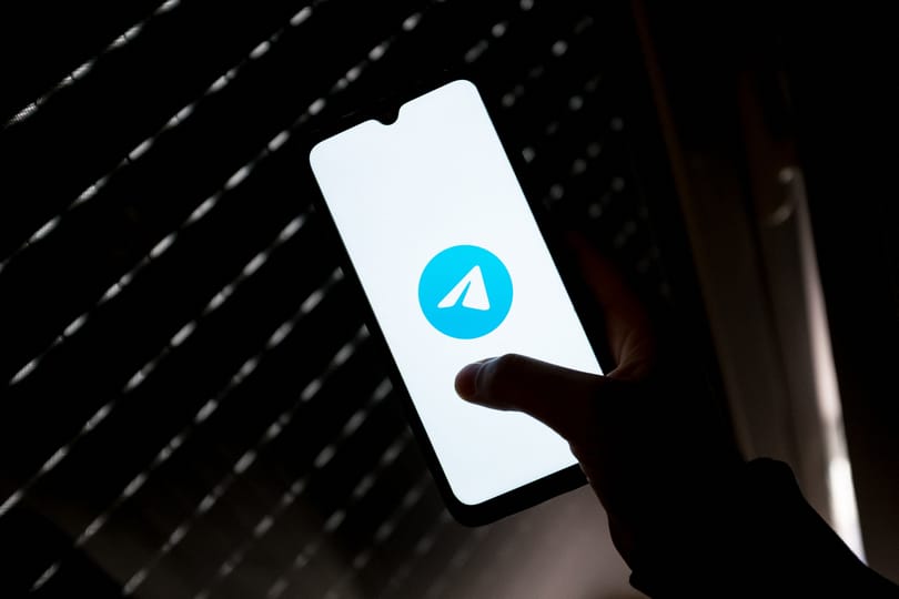 Elszaporodtak a Telegramon a chatbotok, amikkel bárkiről pornográf tartalmat lehet készíteni