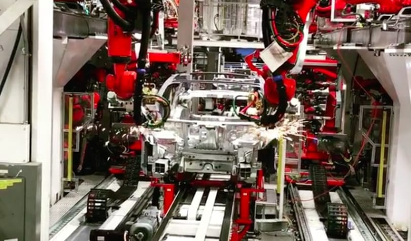 Különleges videót posztolt a Tesla-gyárból Elon Musk