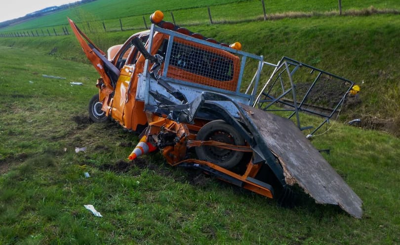 Újabb baleset érte a közutasokat, mentőhelikoptert is hívni kellett