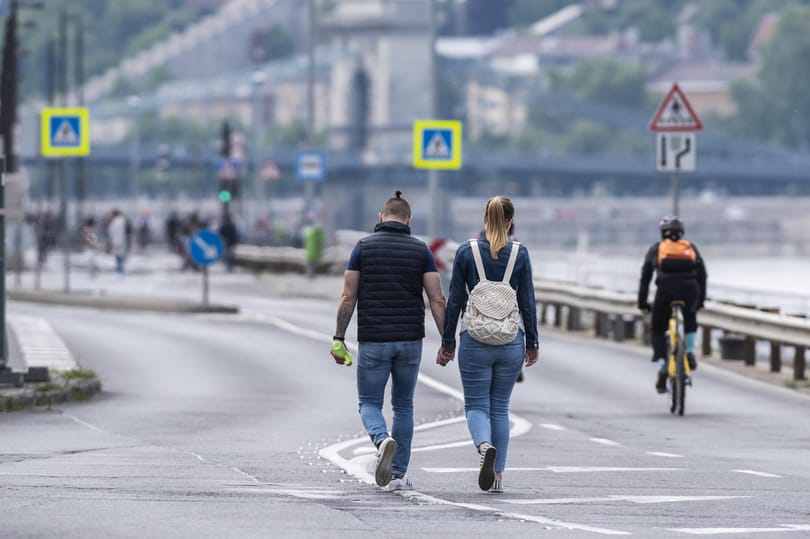 Hónapokon át a gyalogosoké lesz a pesti alsó rakpart hétvégenként