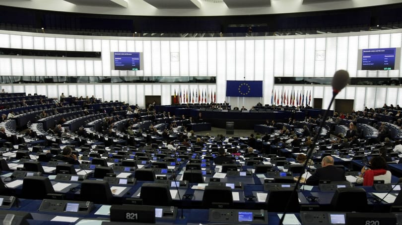 Elzárnák a szélsőjobb uniós pénzcsapját az EP-képviselők