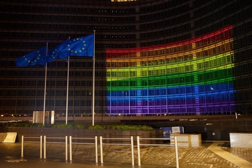 Bloomberg: Jogi lépésekre készül az EU a lengyel 