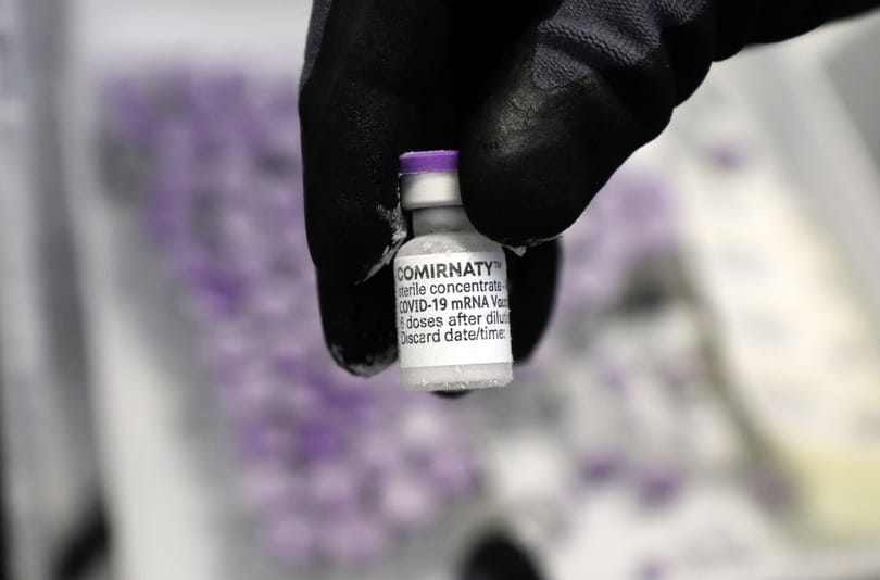 Megszólalt a Pfizer a vakcinaperről: Magyarország kötelező erejű megrendelést adott le az oltóanyagokra