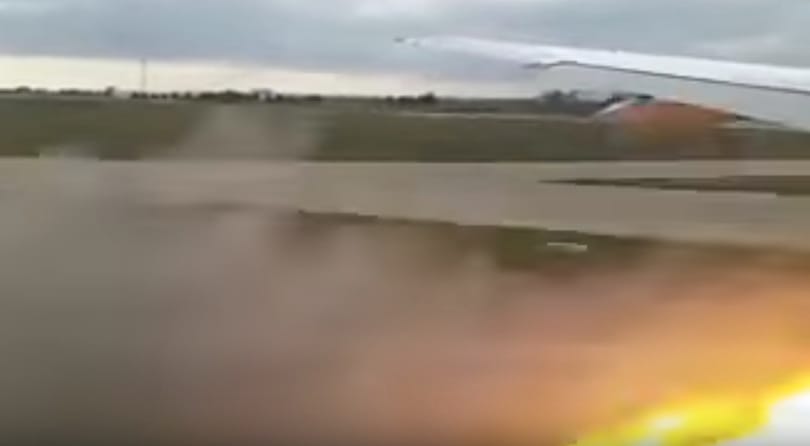 Kigyulladt egy Boeing 777-es repülő hajtóműve, de már nem tudott megállni – videó