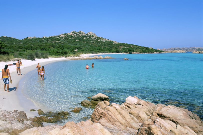 Feladta, elköltözik szigetéről az olasz Robinson Crusoe