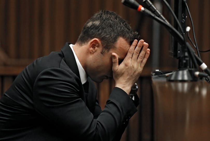 Pistoriusnak pénz kell a perre, eladja a házat, ahol a dráma történt