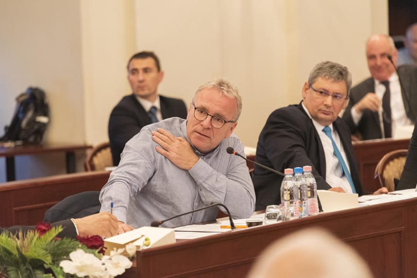 Pokorni az utolsó pillanatban még kiírt egy félmilliárdos közbeszerzést