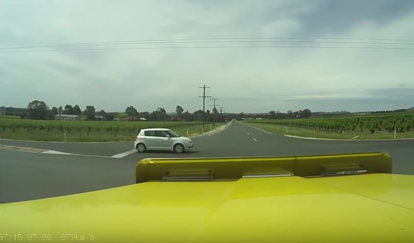 Kamion elé gurult ki a Suzuki, ez lett belőle – videó
