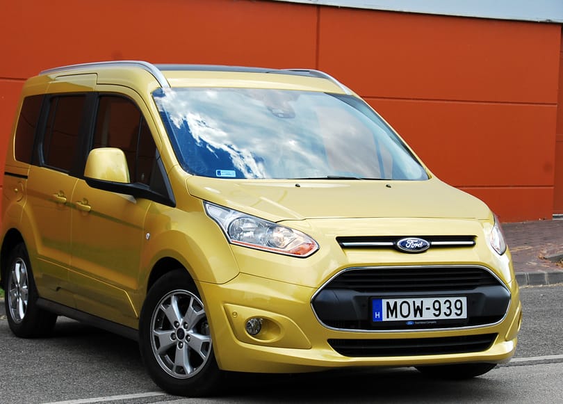 Ilyen egy családbarát - Ford Tourneo Connect teszt