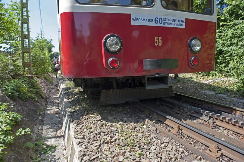 Telebusz-rendszerű busszal pótolják a fogaskerekűt a Széchenyi-hegynél
