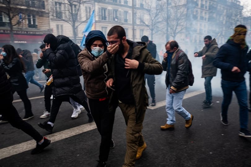 Szombaton is zavargások voltak Párizsban a pénteki gyilkosságok miatt