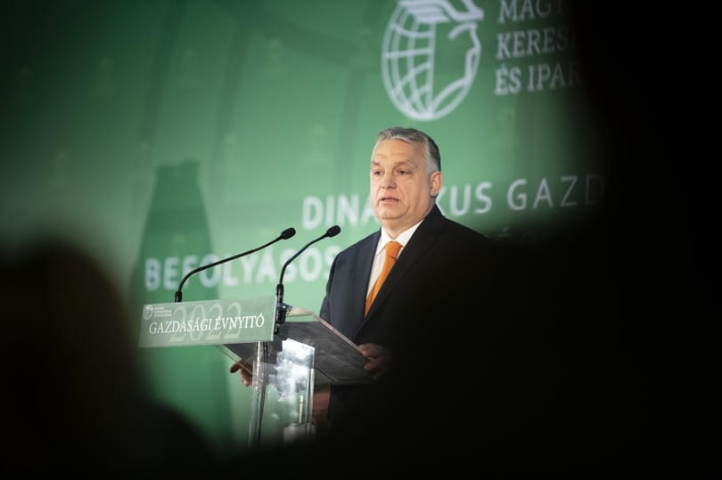 Gyermektelenek számára ígért adócsökkentést Orbán