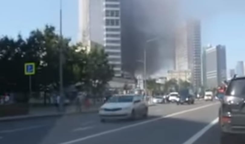 Lángolt a toronyház Moszkva szívében (videó)