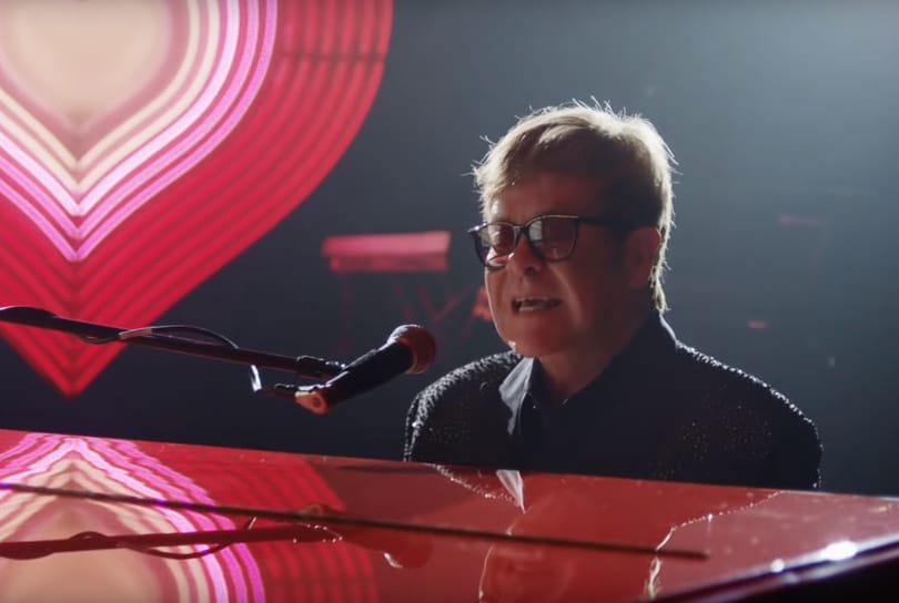 Elton John a főszereplő a karácsonyi reklámban, amit mindenki várt – videó