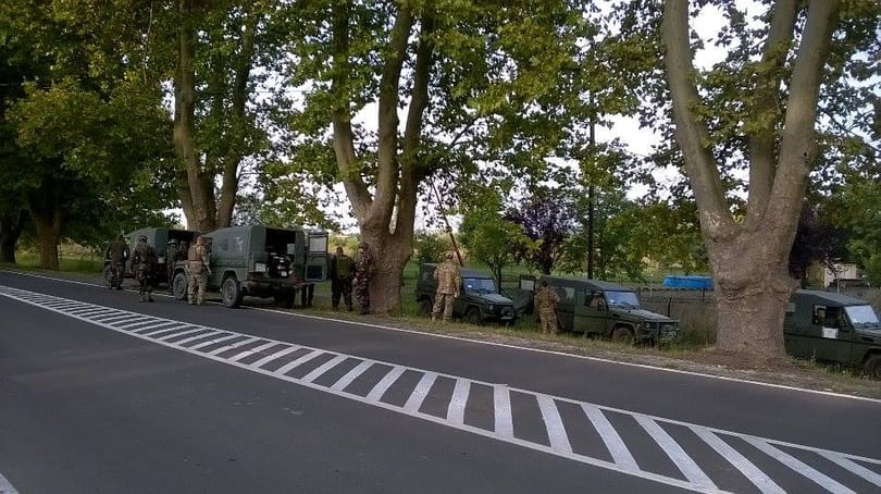Fotók: Sok katona érkezett a röszkei határra