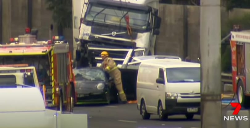 Lefilmezte a haldokló rendőröket az autópályán, akiket az igazoltatása közben gázoltak el