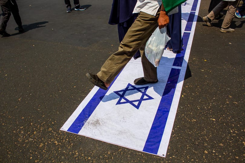 Izrael Egyiptom és Jordánia azonnali elhagyására kéri az állampolgárait