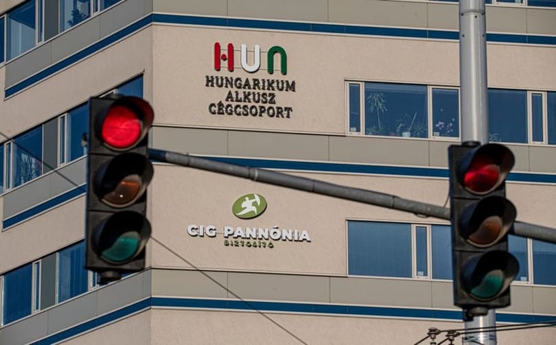 Megbírságolta a jegybank Mészáros Lőrinc életbiztosítóját
