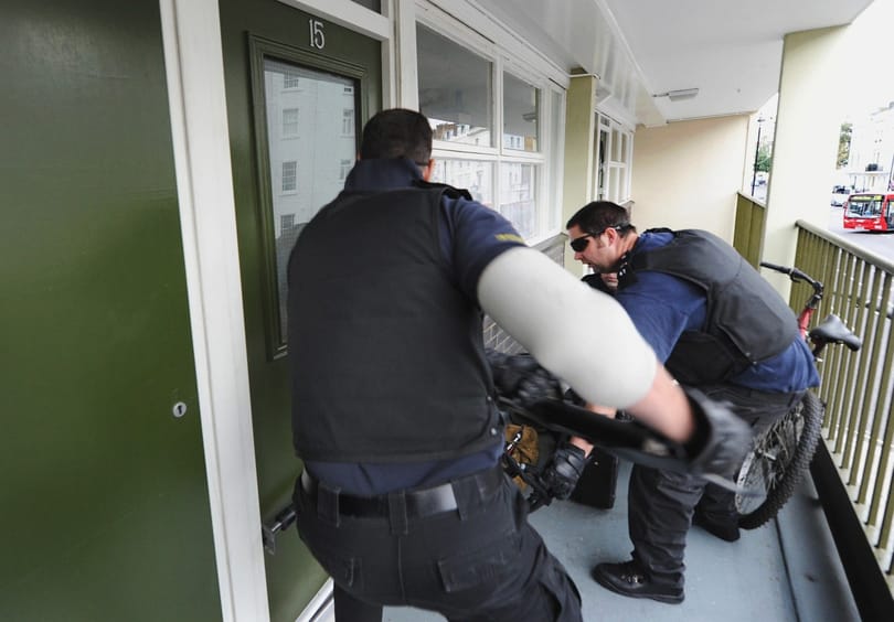 Bandák helyett mást kínálna a fosztogatóknak a főpolgármester