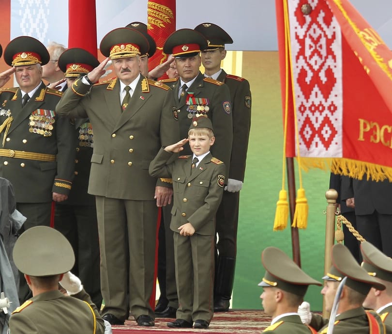 Katonát csinált Lukasenka a minszki polgármesterből