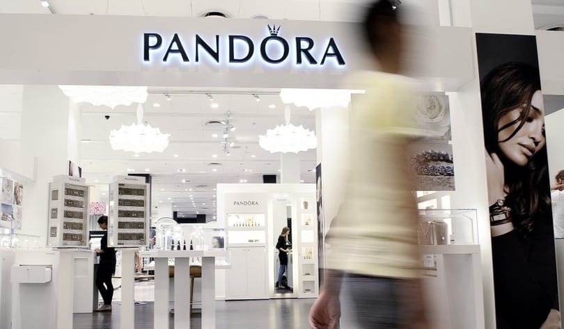 A Pandora hátat fordít a természetes gyémántoknak
