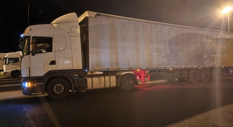 Lopott kamion futott be a csanádpalotai határátkelőnél