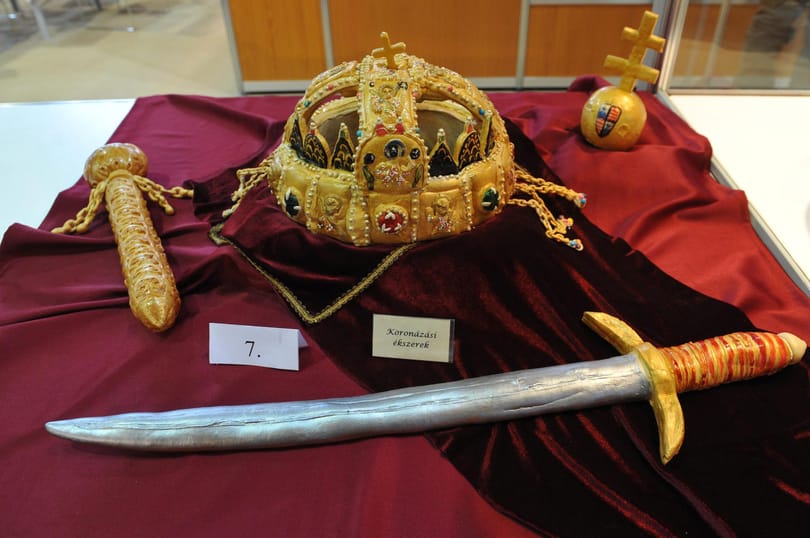 Fotó: Szent Korona, péksütemény-verzióban