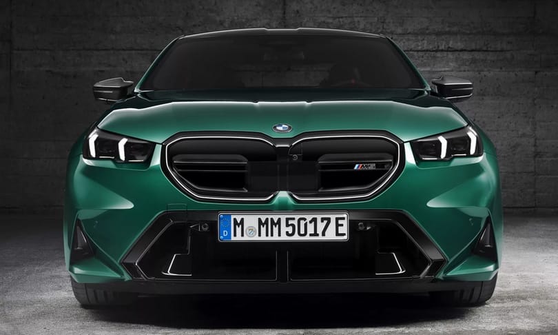727 lóerős V8-as sportkombi a BMW-től, támad az új M5 Touring