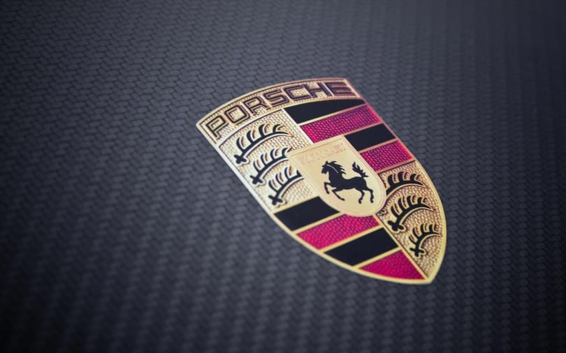 1672 lóerős és 4,3 milliárd forintot ér ez a Porsche, mégsincs egyetlen kereke sem
