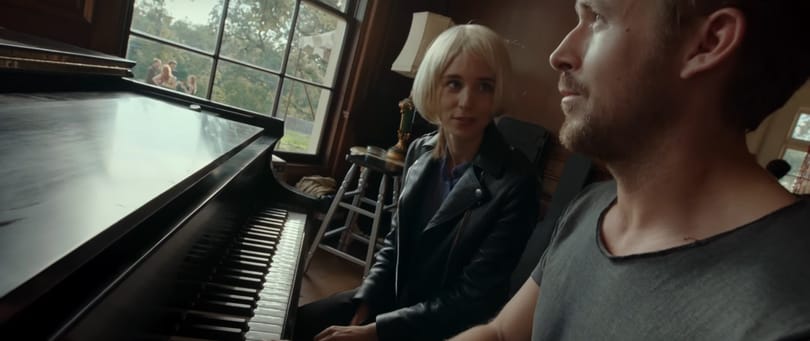 Sztárparádéval csábít Ryan Gosling újabb zenés-szerelmes filmje – előzetes