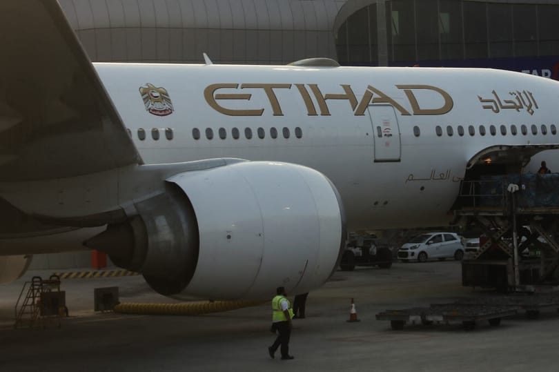 Kigyulladt egy Boeing futóműve felszállás közben Melbourne-ben, tűzoltók oltották el a lángokat – videó