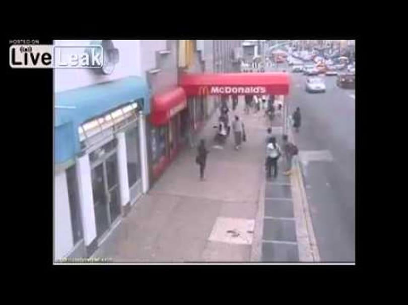 Videó: a McDonald's előtt lőttek le egy fiatalt New Yorkban